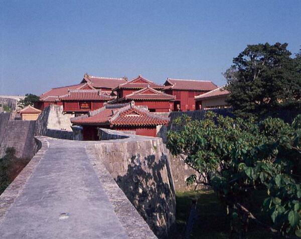 首里城全景｜瑞泉門付近の城郭～正面方面