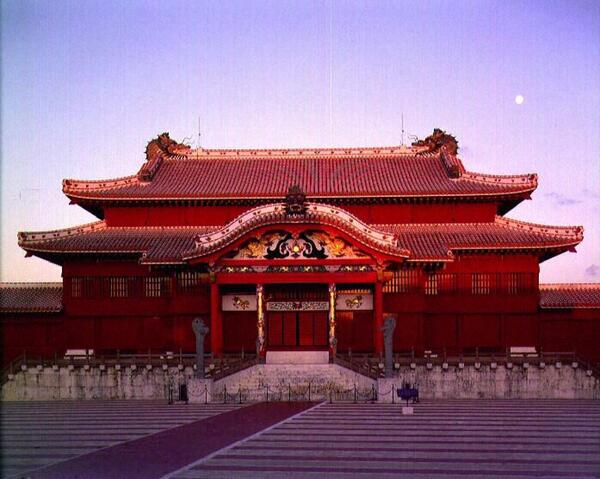 正殿｜正殿と月