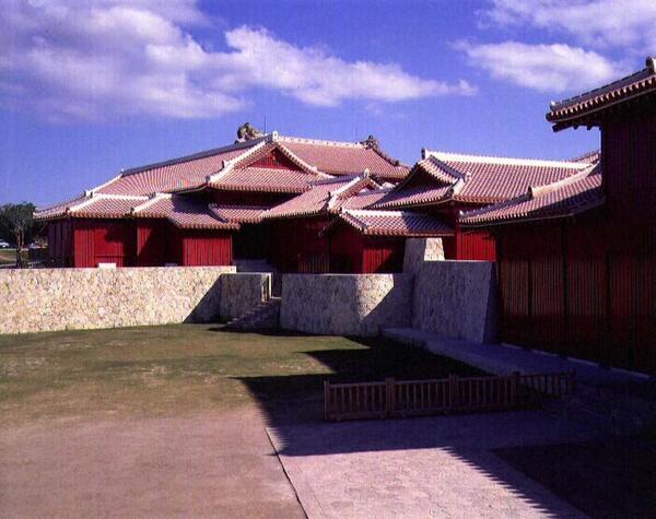 首里城全景｜北殿裏から正殿方面