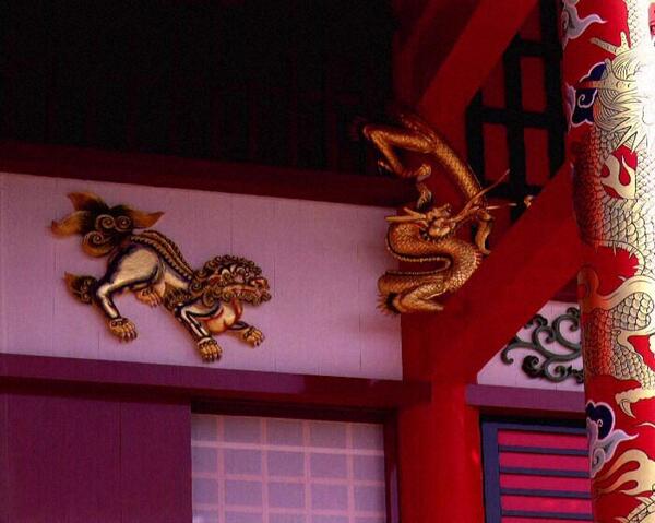 正殿｜唐破風－金龍と獅子（吽形）