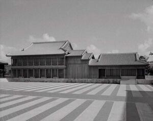 南殿・番所｜広福門側より斜め全景のメイン画像