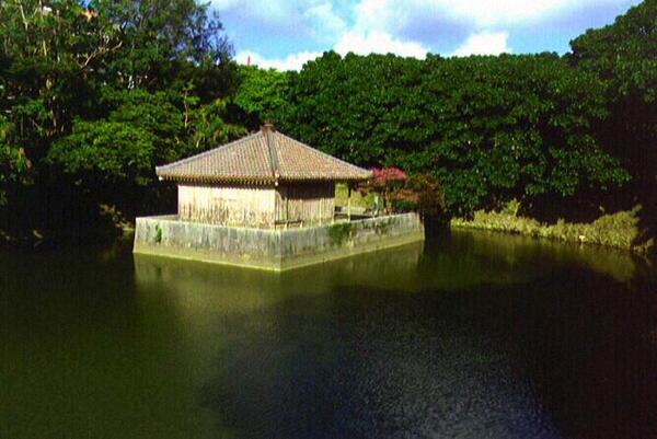 首里城ライトアップ状況｜弁財天南側より
